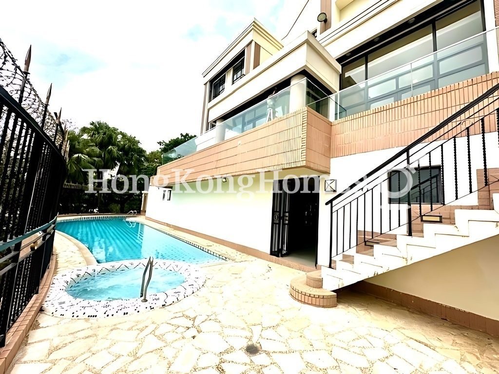 Swimming Pool — Coombe Road, 21, The Peak