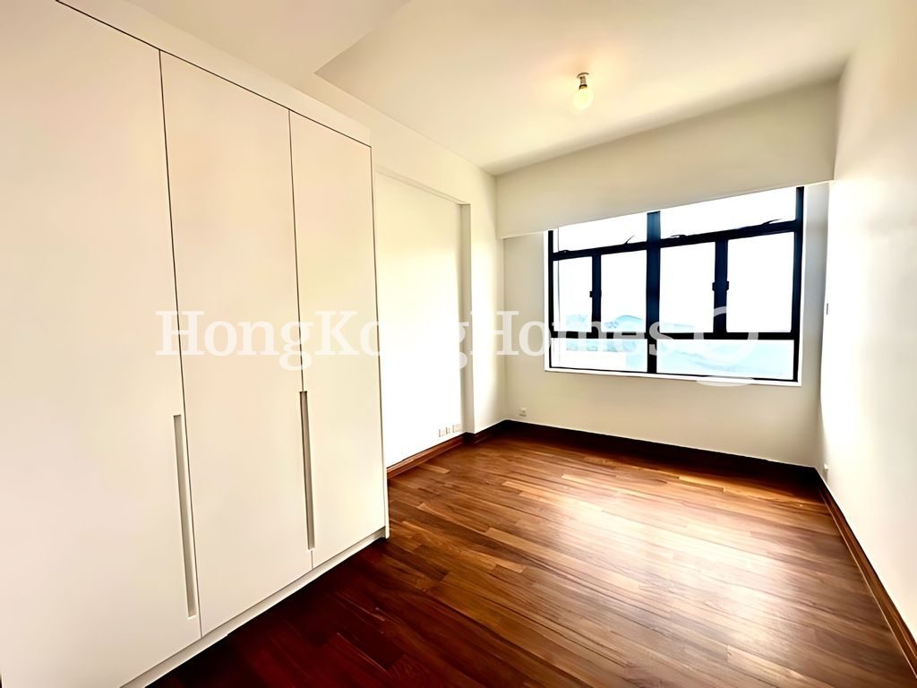 Second Ensuite Bedroom — Coombe Road, 21, The Peak