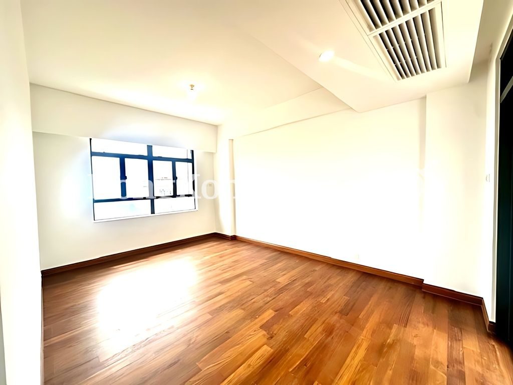 Second Ensuite Bedroom — Coombe Road, 21, The Peak