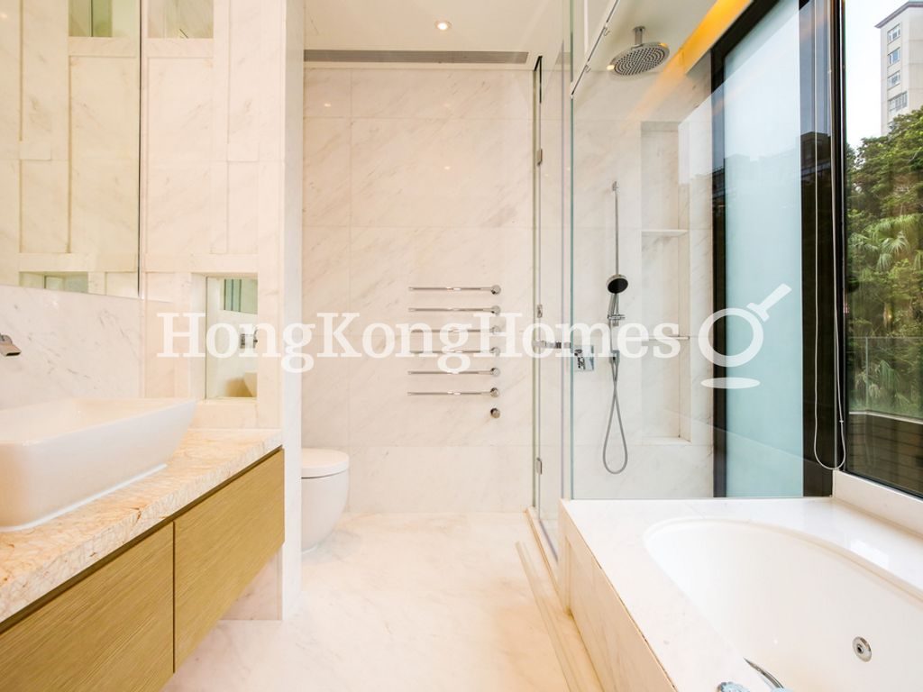 First Master Bathroom — Mount Kellett Road, 7-15, The Peak