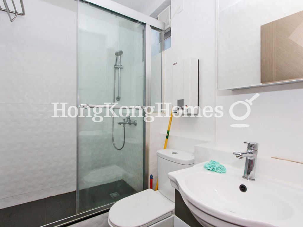 Guest Bathroom — Taikoo Shing - Tang Kung Mansion, Taikoo Shing