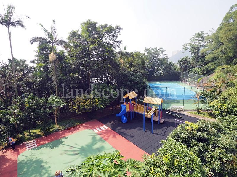 photo 7 — Strawberry Hill, The Peak