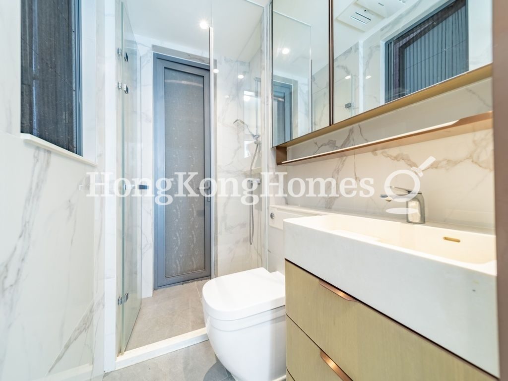 Ensuite Bathroom — Caine Hill，西半山