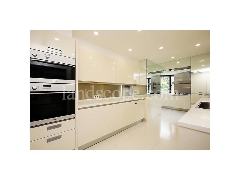 photo 13 — Estoril Court, Midlevels Central