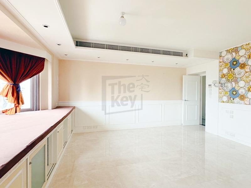 photo 4 — Estoril Court, Midlevels Central