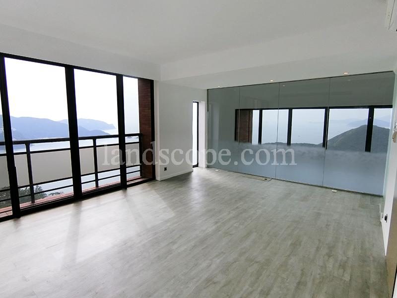 photo 9 — The Somerset, Repulse Bay