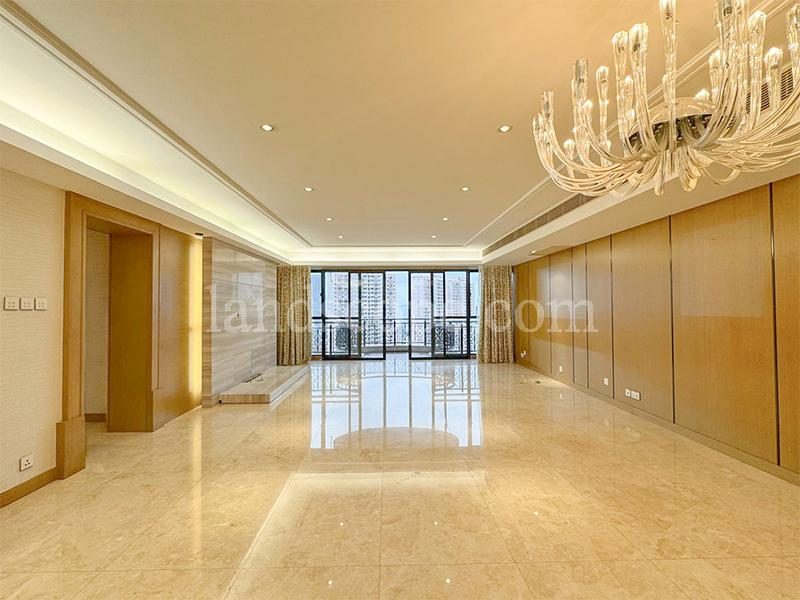Clovelly Court