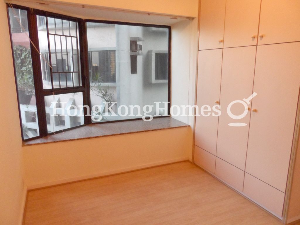 Built-in Wardrobe in Second Bedroom — 豫苑 - 第01座，西半山