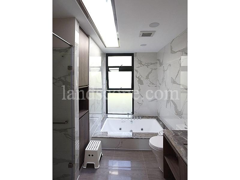 photo 7 — Le Palais, Tai Tam