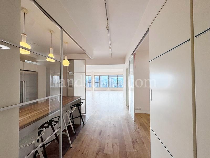 photo 4 — Leon Court, Midlevels East