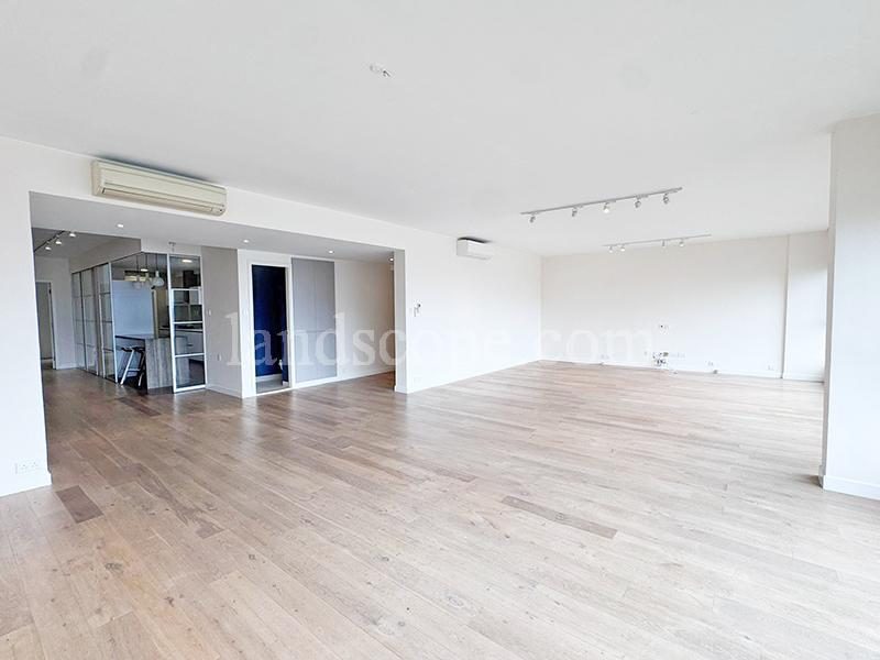 photo 5 — Leon Court, Midlevels East