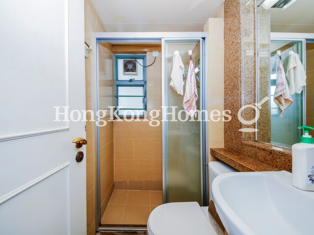 Guest Bathroom — 帝后華庭 - 02座，上環