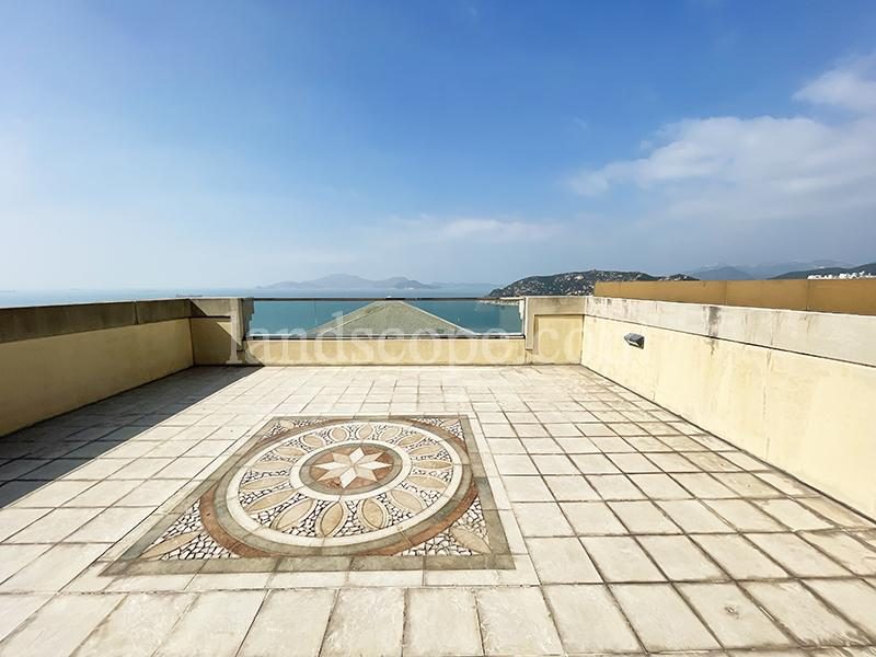 photo 4 — Regalia Bay, Stanley