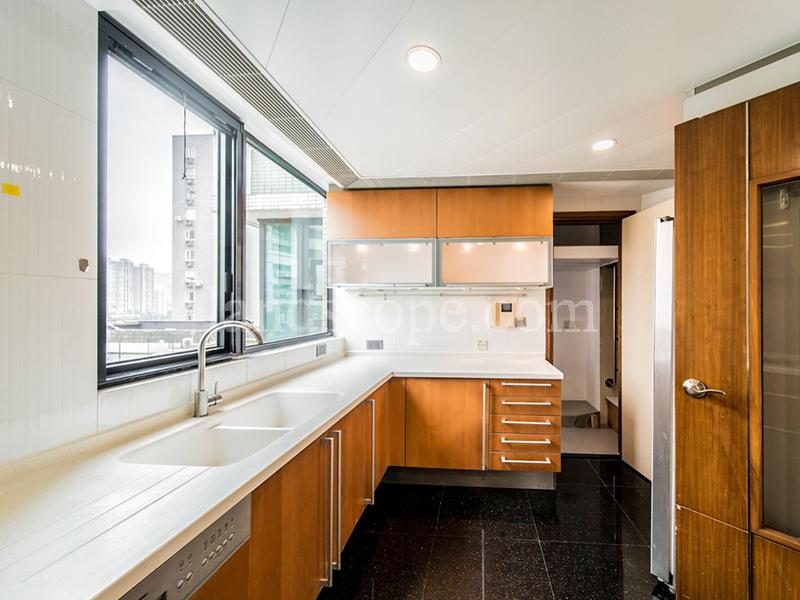photo 11 — 8 Shiu Fai Terrace, Midlevels East