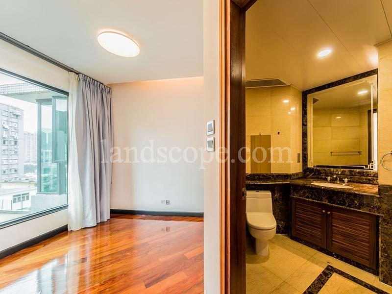 photo 9 — 8 Shiu Fai Terrace, Midlevels East