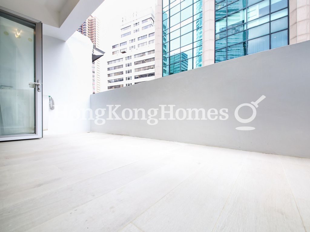 Balcony off Studio — 寶明大廈，銅鑼灣