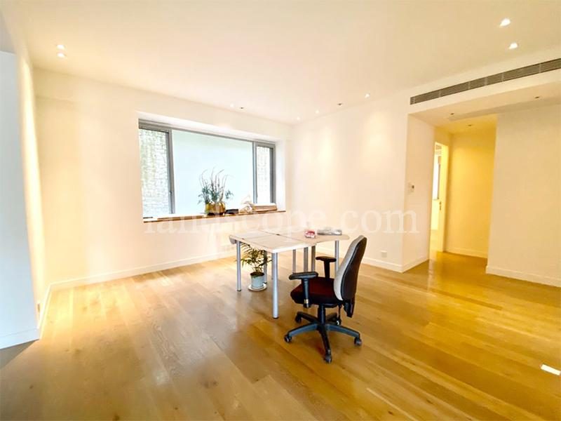 photo 4 — Bellevue Court, Midlevels East