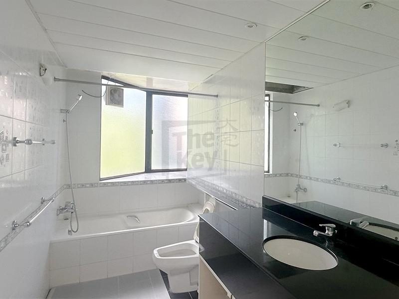 photo 15 — South Bay Towers, Repulse Bay