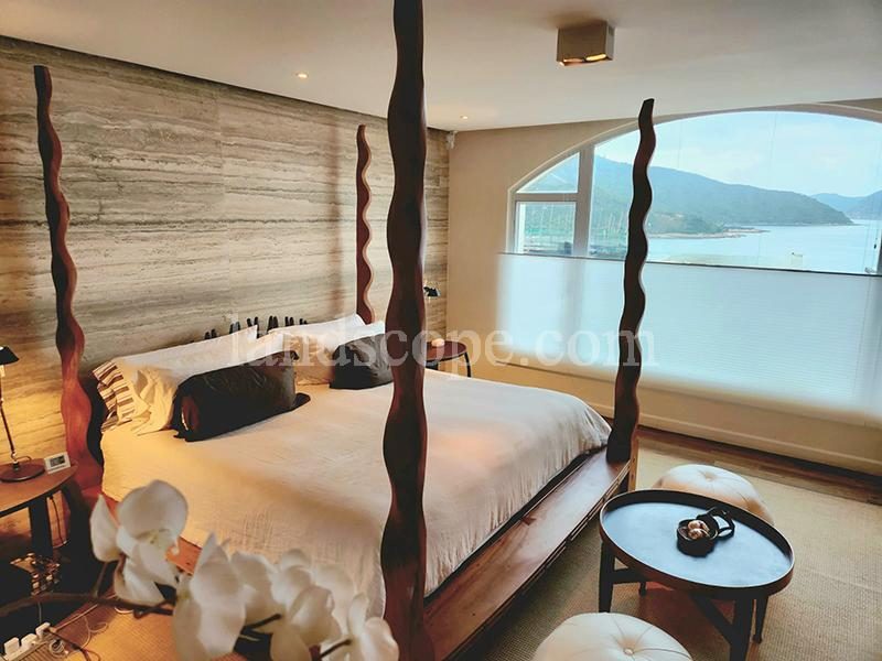 photo 3 — The Redhill Peninsula , Tai Tam