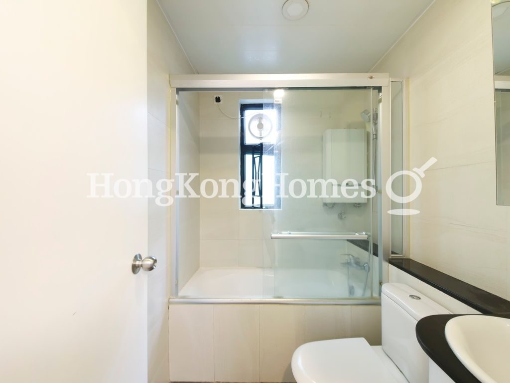 Guest Bathroom — 金碧閣，西半山