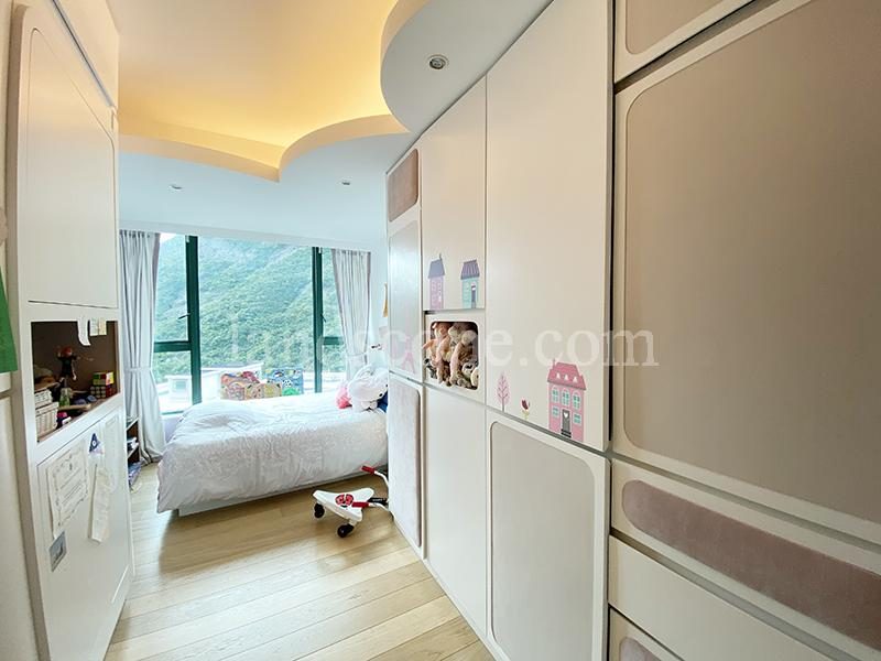 photo 4 — South Bay Palace, Repulse Bay