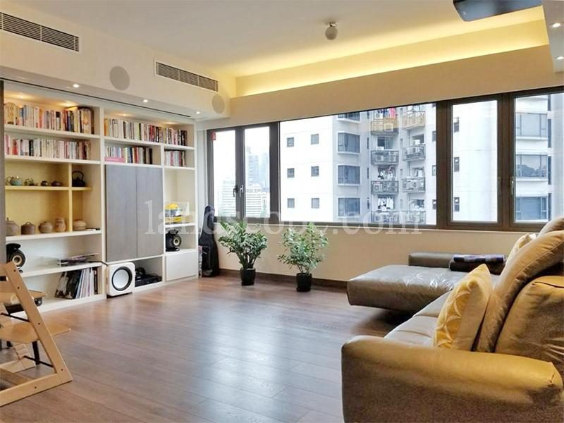 photo 3 — Chenyu Court, Midlevels Central