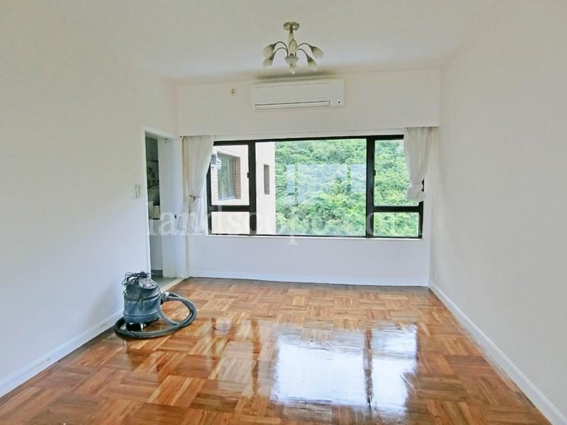 photo 3 — Ruby Court, Repulse Bay