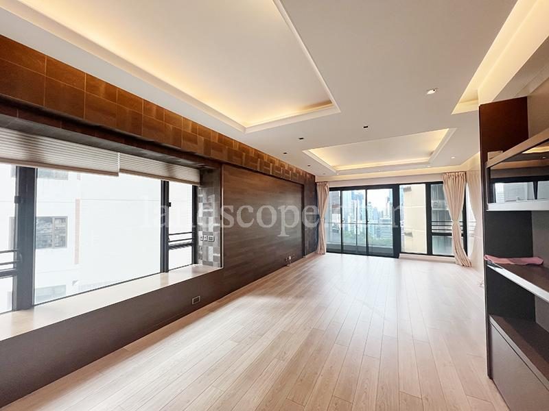 photo 2 — 11 MacDonnell Road, Midlevels Central