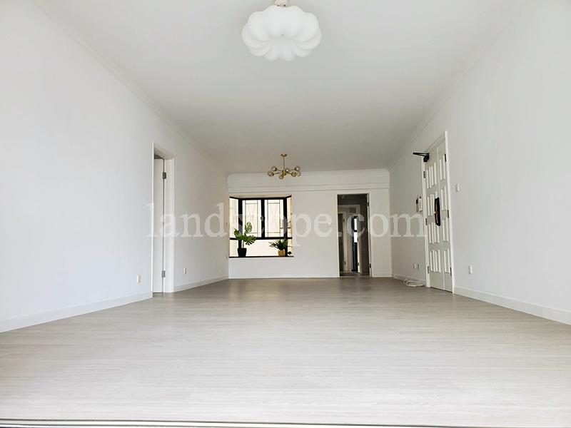 photo 3 — Yukon Court, Midlevels West