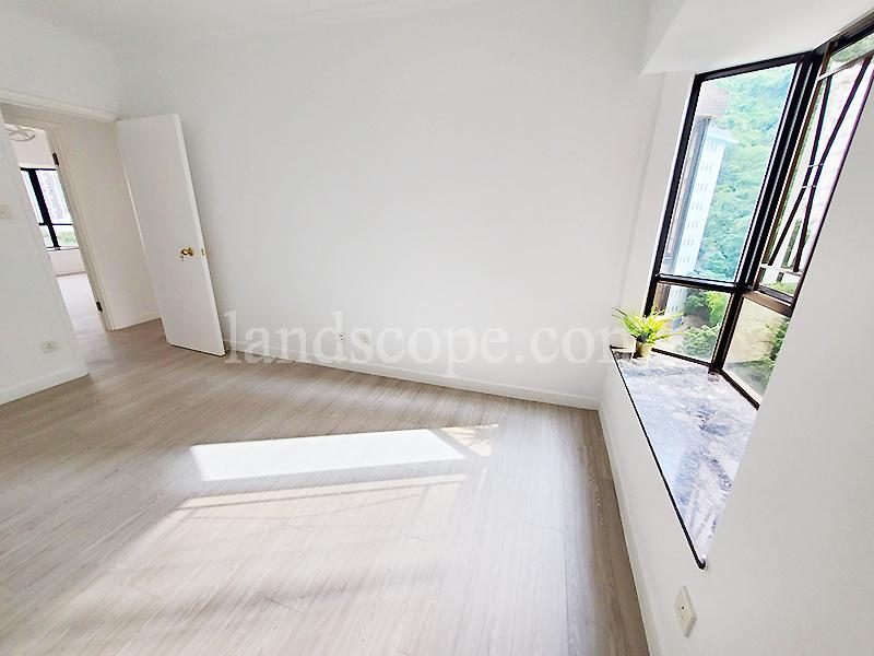 photo 6 — Yukon Court, Midlevels West