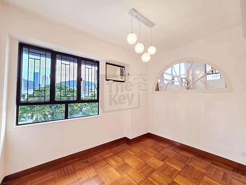 photo 4 — The Elegance, Midlevels East