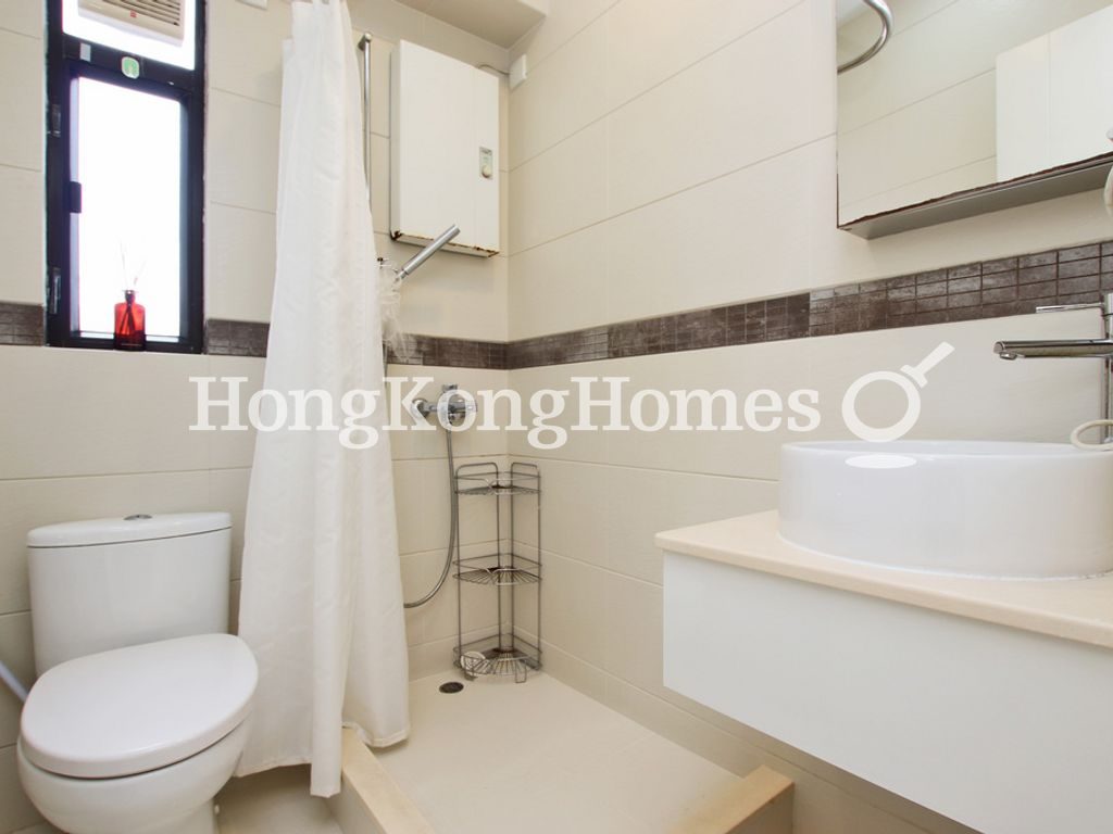 Guest Bathroom — 鵬麗閣，跑馬地