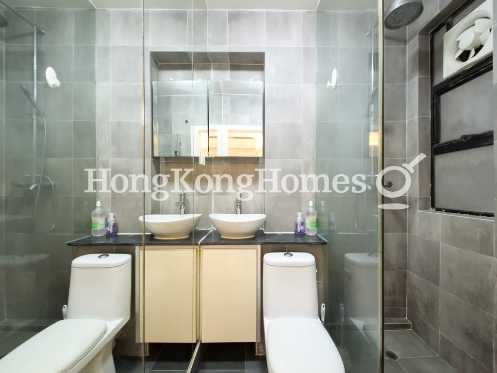 Bathroom — CNT Bisney, Pokfulam