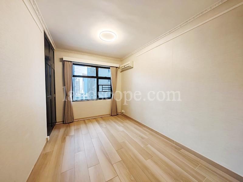 photo 4 — Parkway Court, Midlevels West