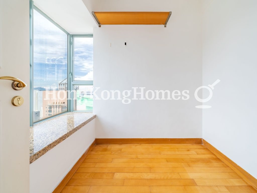 Master Bedroom — Queen's Terrace - Tower 01, Sheung Wan