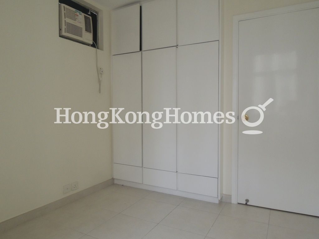 Built-in Wardrobe in Master Bedroom — 太古城 - 鳳山閣，太古城