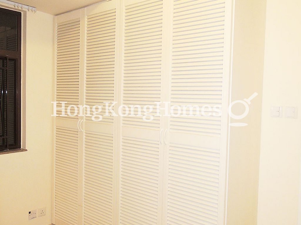 Built-in Wardrobe in Second Bedroom — 雅園，跑馬地