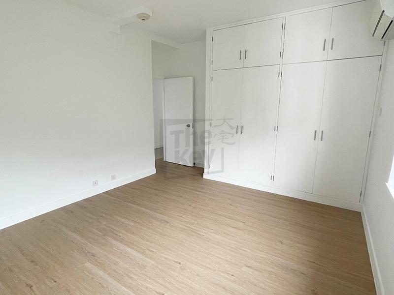 photo 4 — Repulse Bay Apartments, Repulse Bay