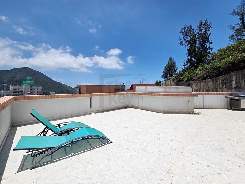 photo 3 — Belleview Place, Repulse Bay