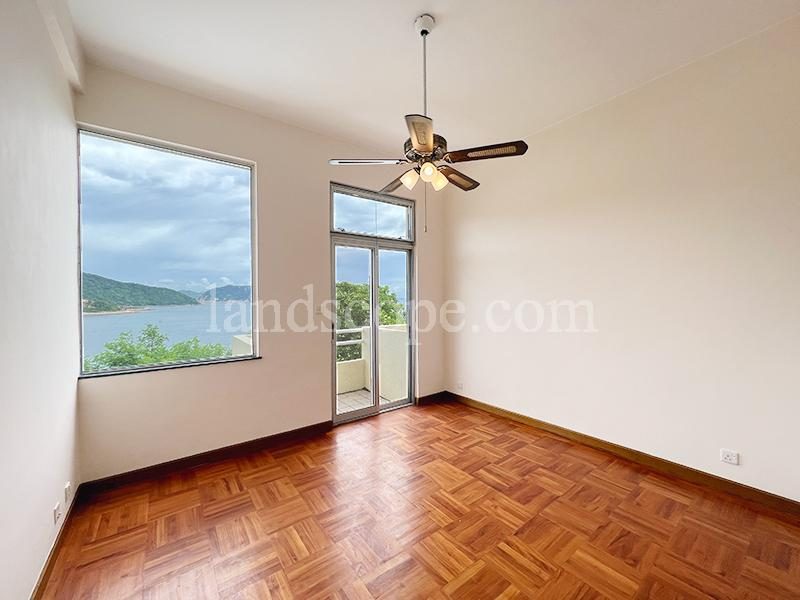 photo 8 — The Redhill Peninsula , Tai Tam
