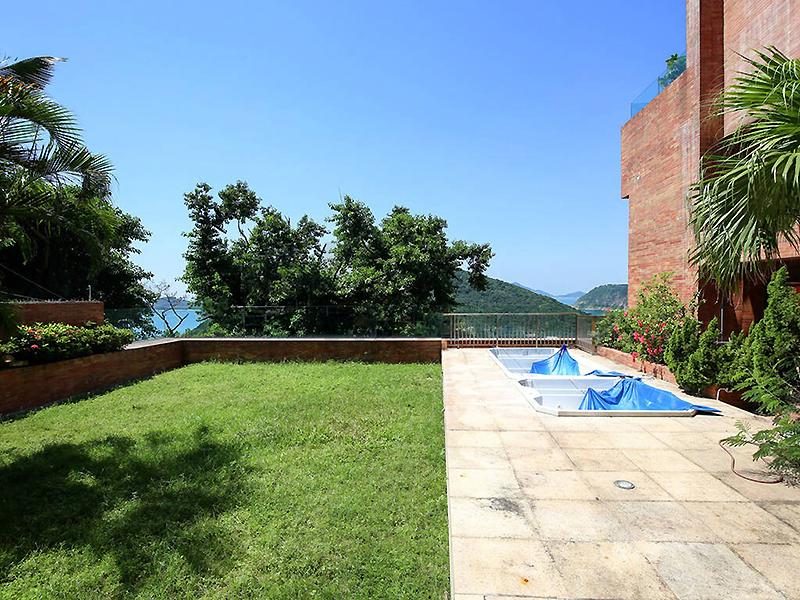 photo 2 — The Somerset, Repulse Bay