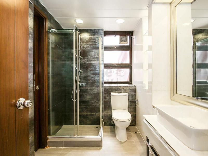 photo 9 — The Somerset, Repulse Bay
