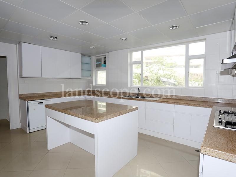 photo 10 — 115 Repulse Bay Road, Repulse Bay