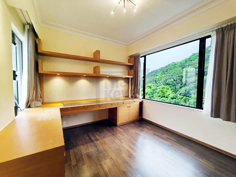 photo 3 — Pine Crest, Repulse Bay