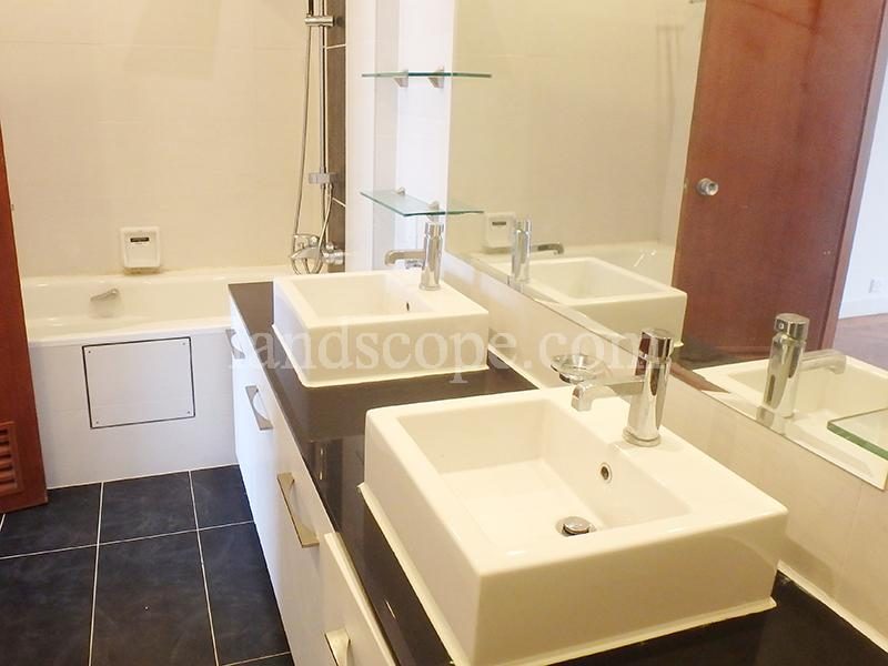 photo 5 — Taipan Court, Midlevels East