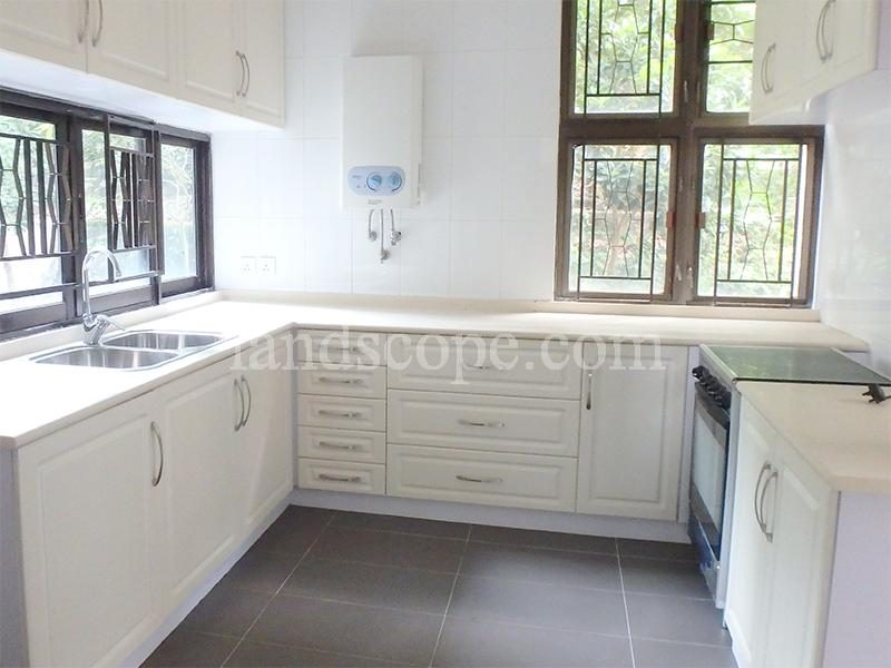 photo 8 — Taipan Court, Midlevels East