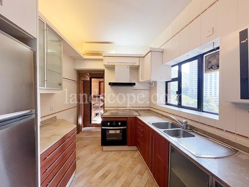 photo 10 — Ruby Court, Repulse Bay