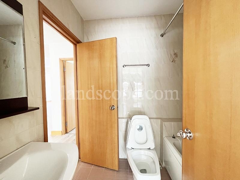 photo 11 — Riviera Apartments, Repulse Bay