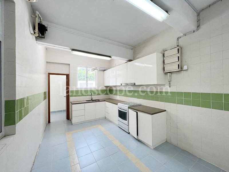 photo 12 — Riviera Apartments, Repulse Bay
