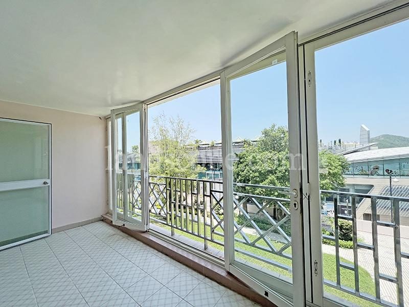 photo 2 — Riviera Apartments, Repulse Bay